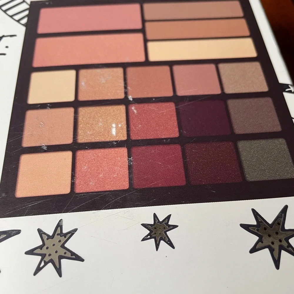 Smashbox drawn in decked out 20 shades shadow contour highlights